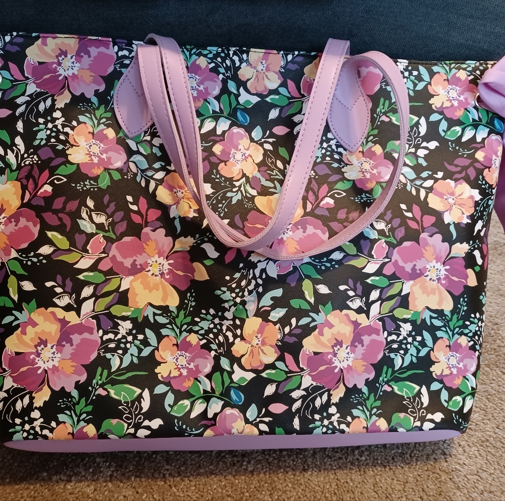 Large Tote with Tags